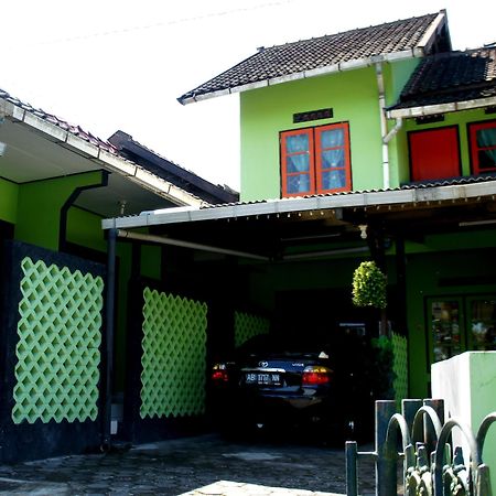 Bayu Murti Homestay Jogjakarta Buitenkant foto
