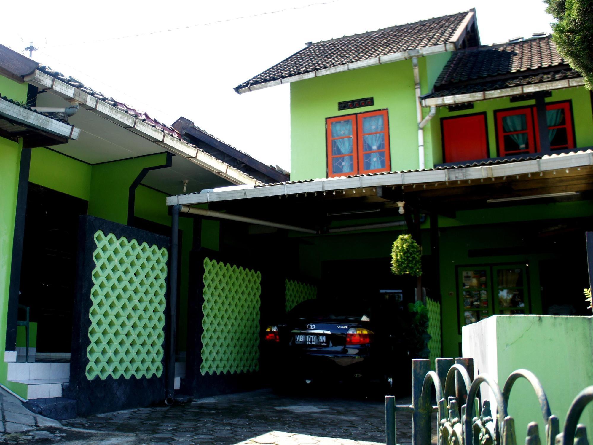 Bayu Murti Homestay Jogjakarta Buitenkant foto