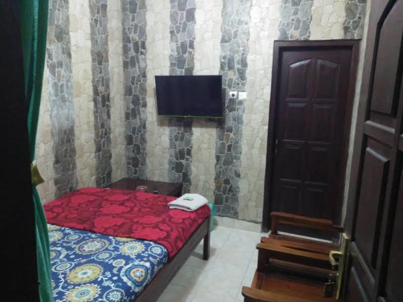 Bayu Murti Homestay Jogjakarta Buitenkant foto